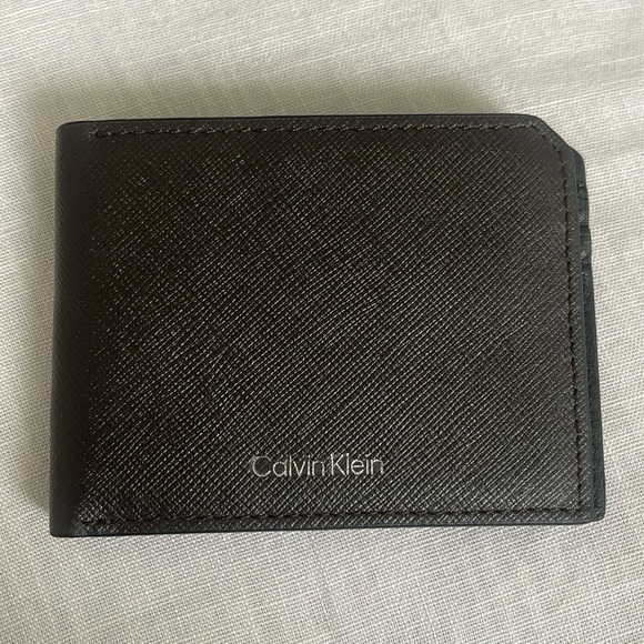 Calvin Klein Saffiano Leather Slim Bifold Wallet - Picture 1 of 5